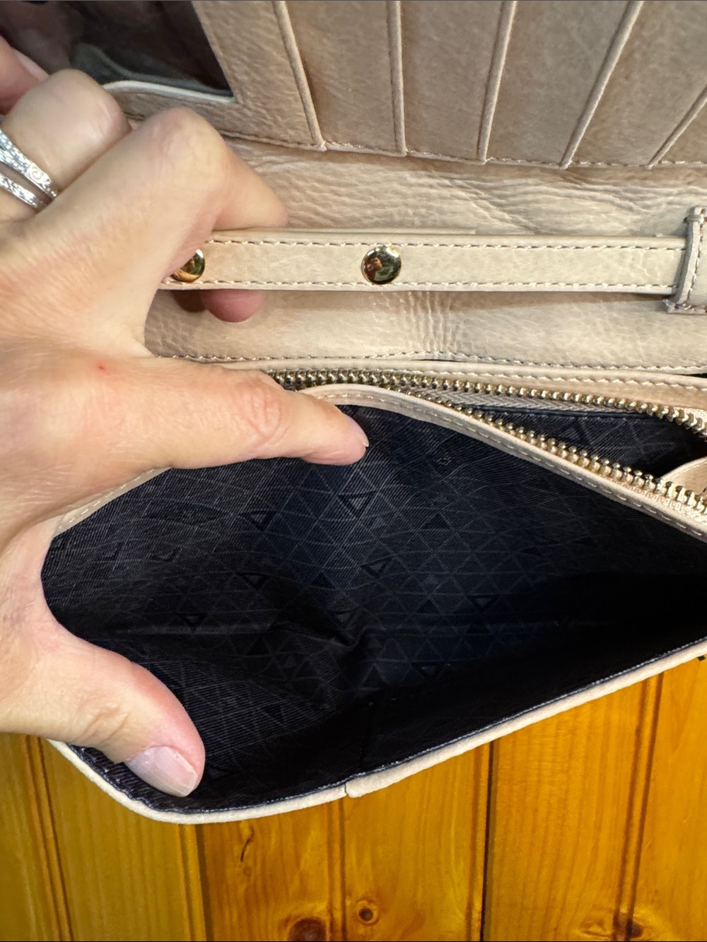 Botkier New York Creamy Pink Leather Quilted Crossbody/Wallet with Gold Chain - Picture 7 of 12